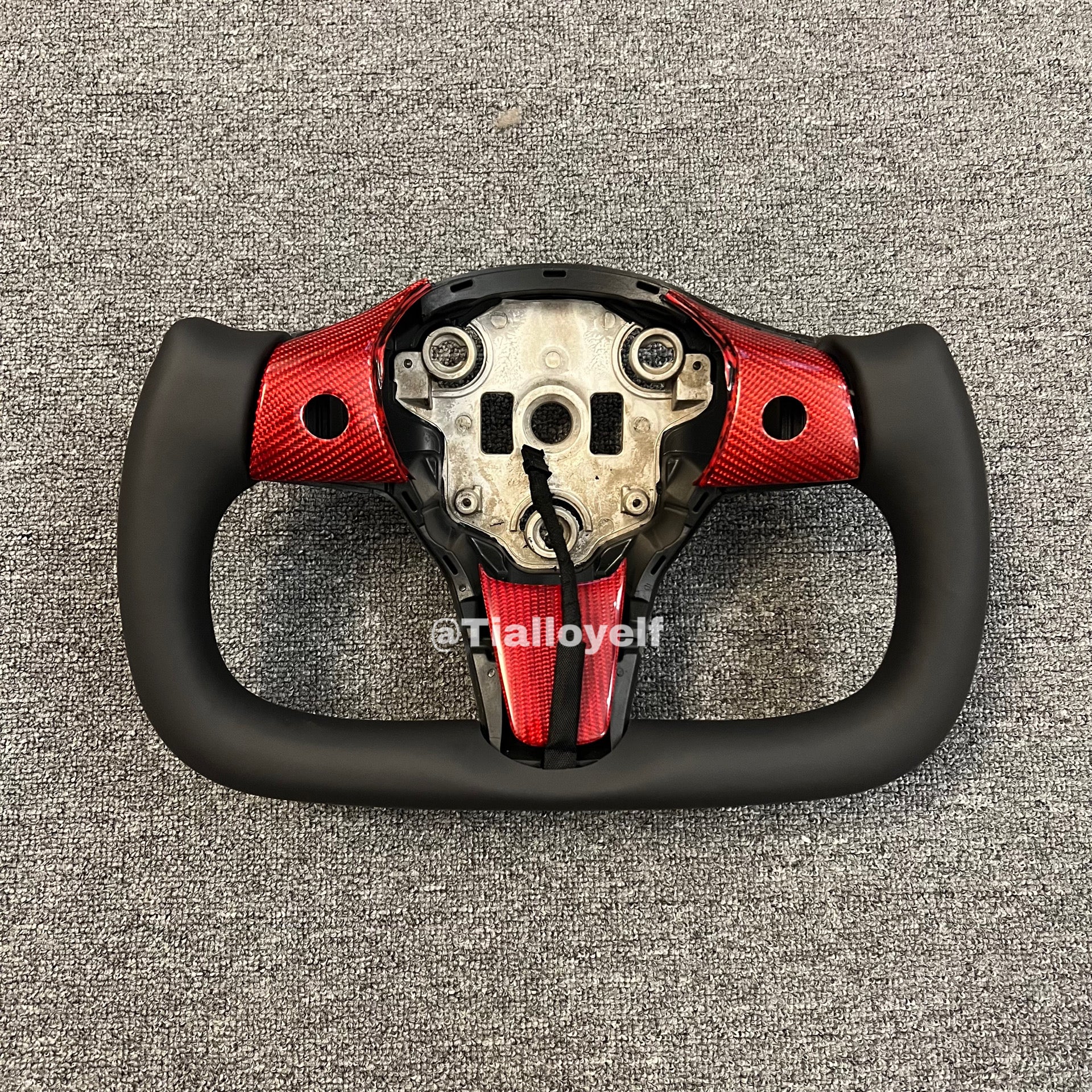 Model 3/Y Yoke Steering Wheel ( Black and Red Center Carbon Fiber ) Tialloyelf