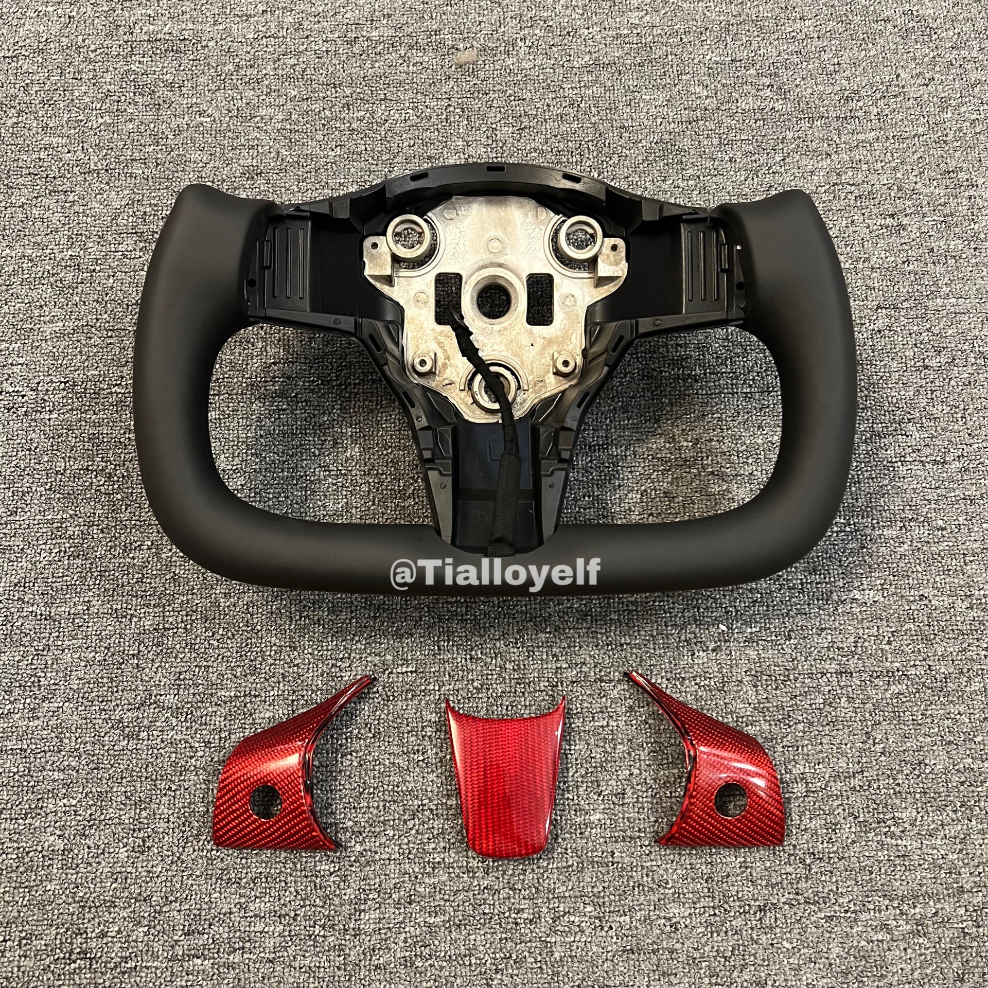 Model 3/Y Yoke Steering Wheel ( Black and Red Center Carbon Fiber ) Tialloyelf