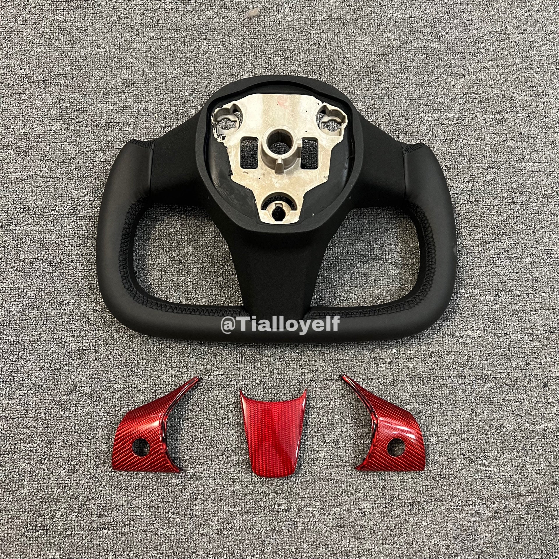 Model 3/Y Yoke Steering Wheel ( Black and Red Center Carbon Fiber ) Tialloyelf
