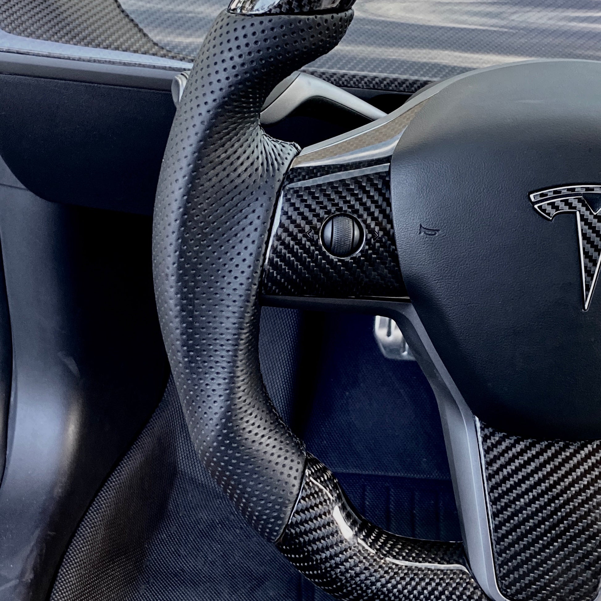 Model 3 & Y - Sport Grip Steering Wheel - Real Molded Carbon Fiber Jean