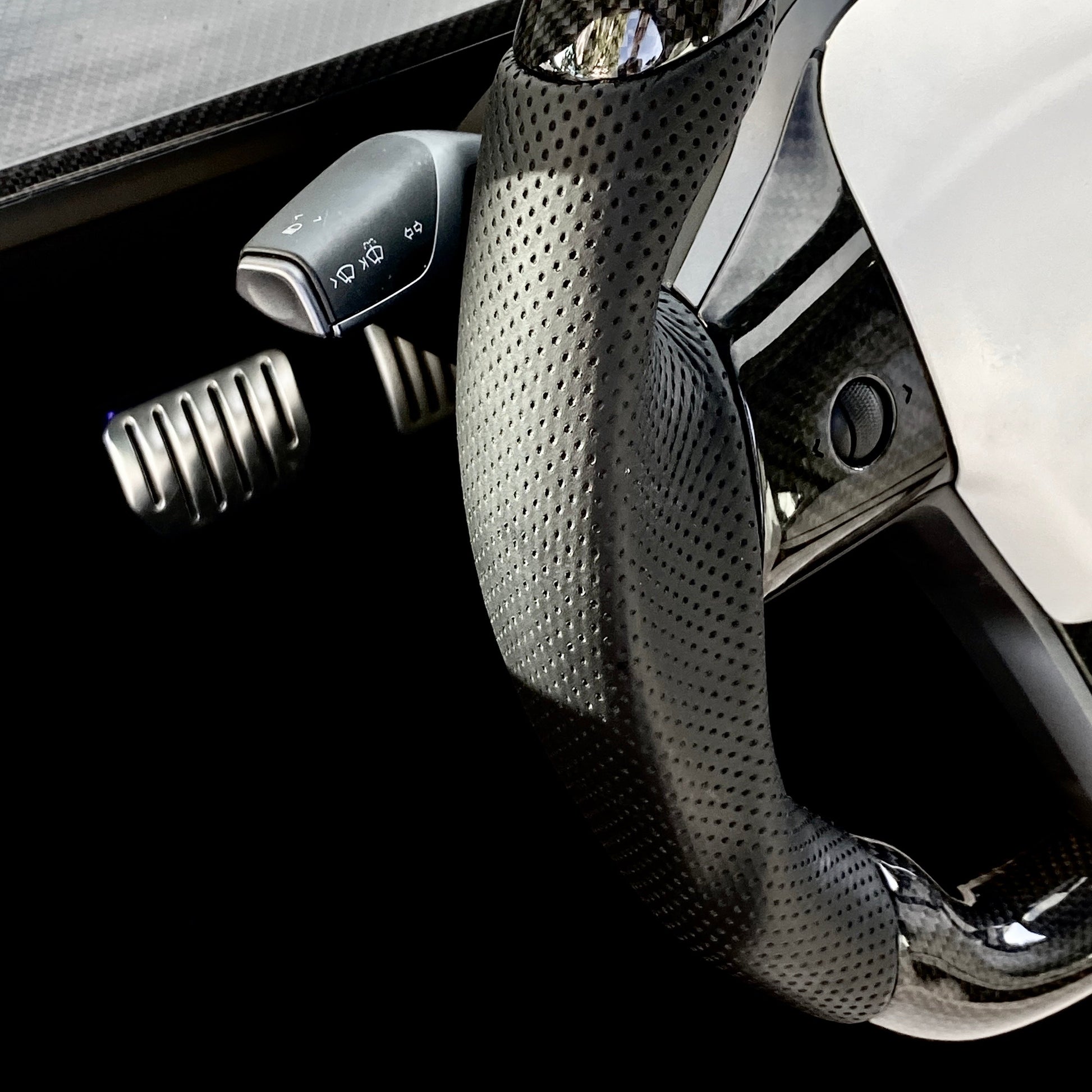 Model 3 & Y - Sport Grip Steering Wheel - Real Molded Carbon Fiber Jean