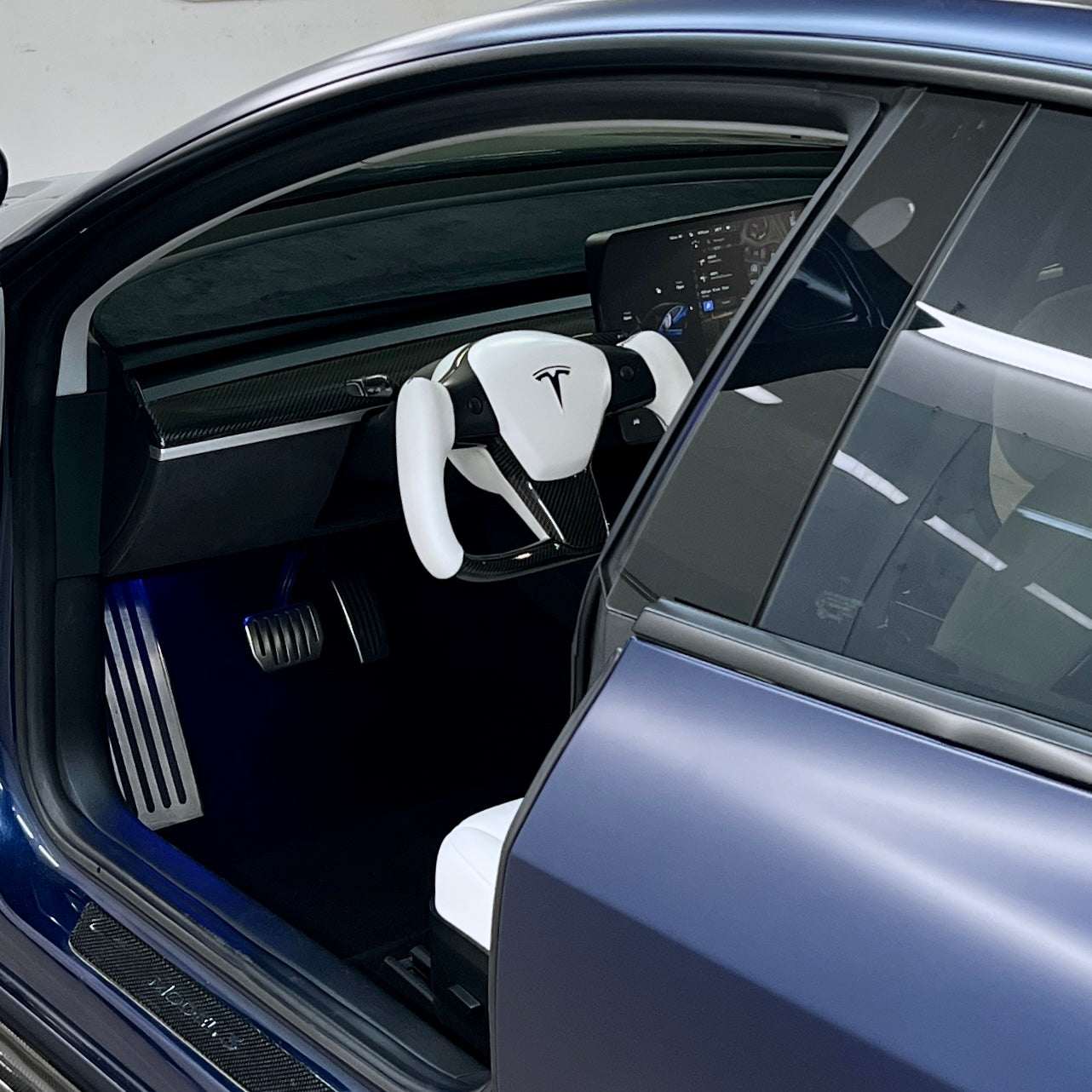 Model 3 & Y Yoke Style Steering Wheel - Carbon Fiber & White Leather Handles Jean